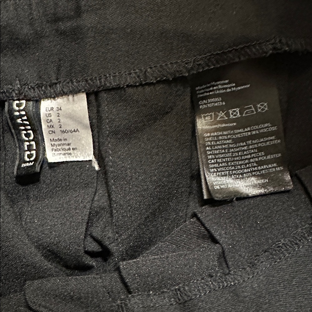 Divided H&M Preppy School Girl Pleated Black Mini Skirt Sz 2 - Picture 6 of 6